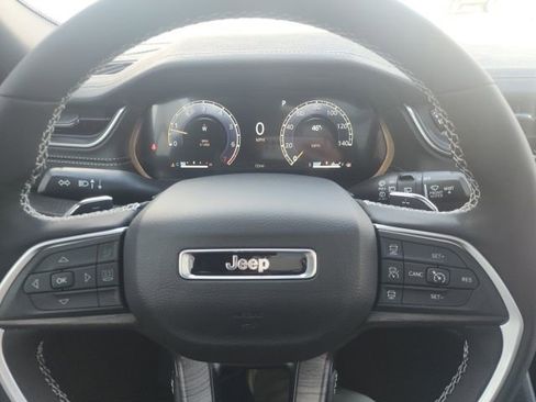 New 2025 Jeep Grand Cherokee Limited image 16