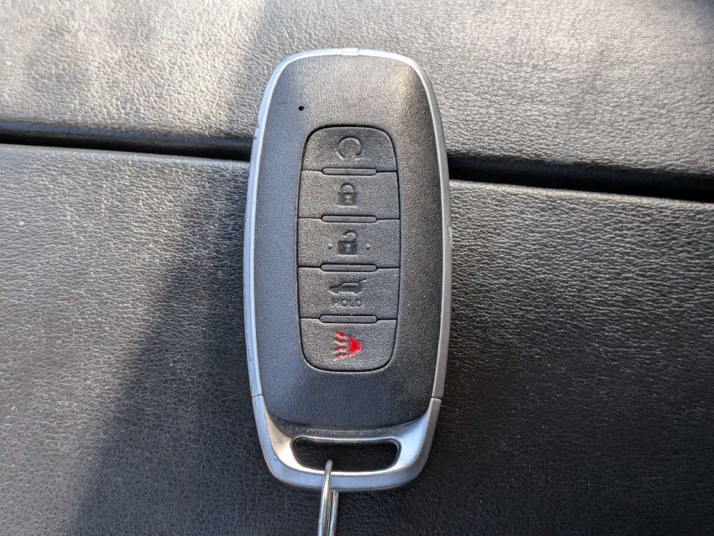 Used 2025 Nissan Rogue SV FWD image 31