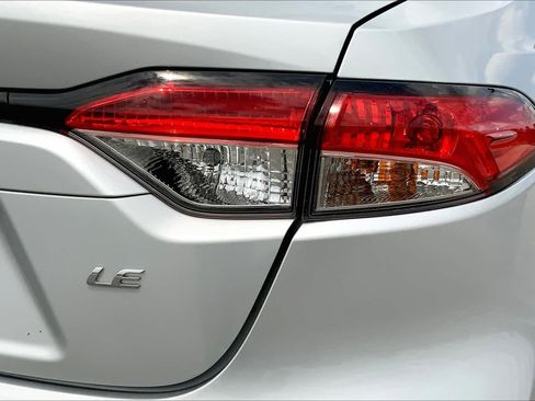 Used 2022 Toyota Corolla LE FWD image 10