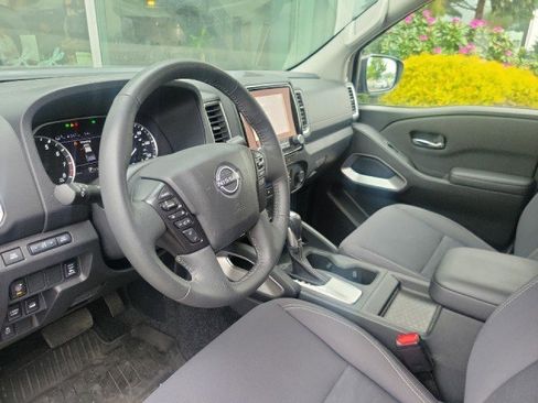 Used 2023 Nissan Frontier SV w/ Technology Package AWD/4WD image 6