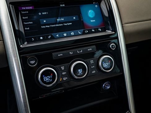 Used 2019 Land Rover Discovery HSE image 32