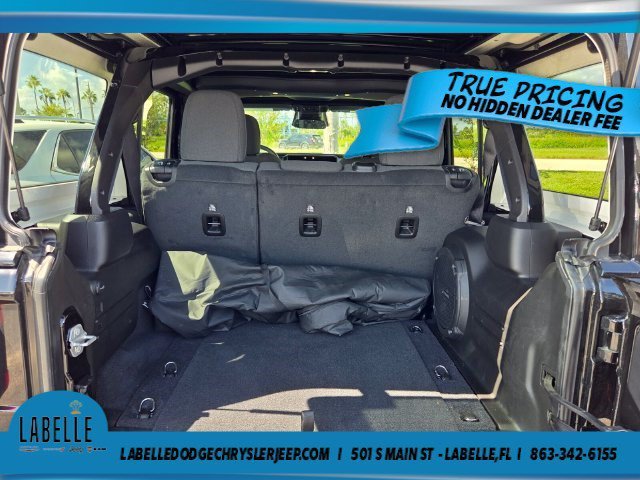 Used 2026 Jeep Wrangler Unlimited Sahara AWD/4WD image 12