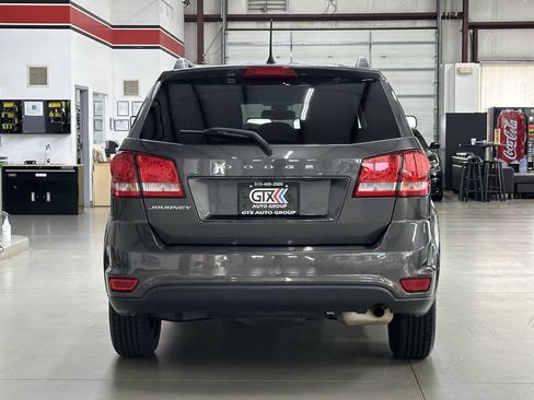 Used 2019 Dodge Journey SE w/ Premium Group FWD image 3