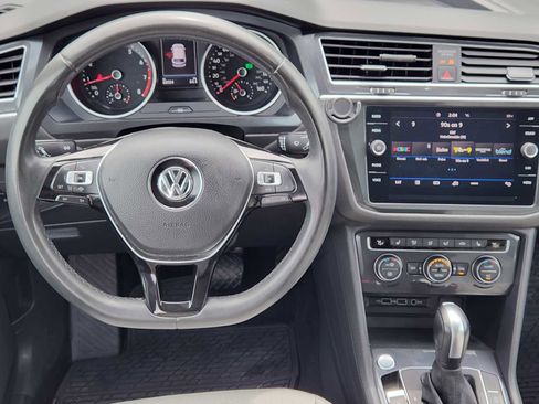 Used 2020 Volkswagen Tiguan SE w/ Panoramic Sunroof Package FWD image 25