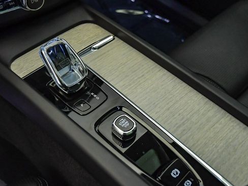 Certified 2022 Volvo XC60 B5 Inscription image 25