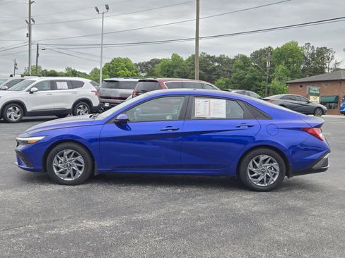 Certified 2024 Hyundai Elantra Blue FWD image 8