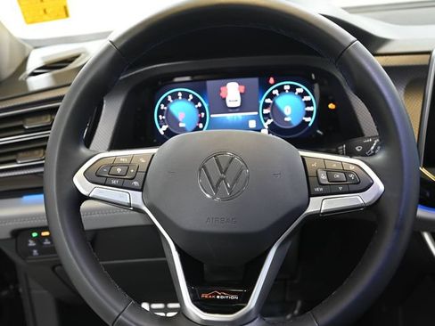 Used 2024 Volkswagen Atlas Peak Edition SEL AWD/4WD image 3