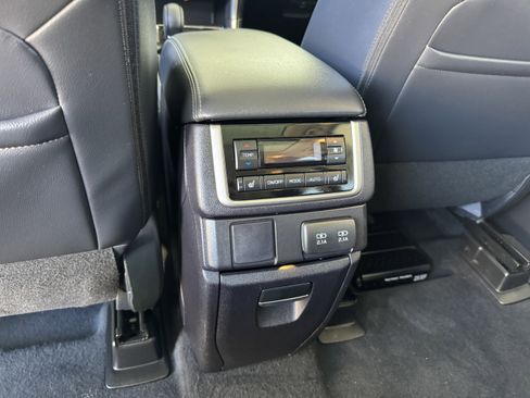 Used 2022 Subaru Ascent Limited w/ Technology Package image 17