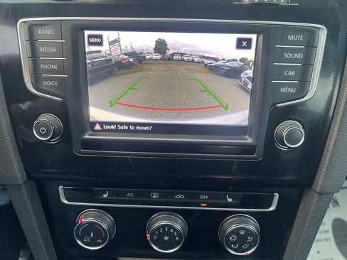 Used 2017 Volkswagen GTI SE FWD image 30