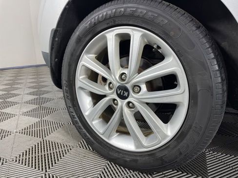 Used 2019 Kia Soul + image 15