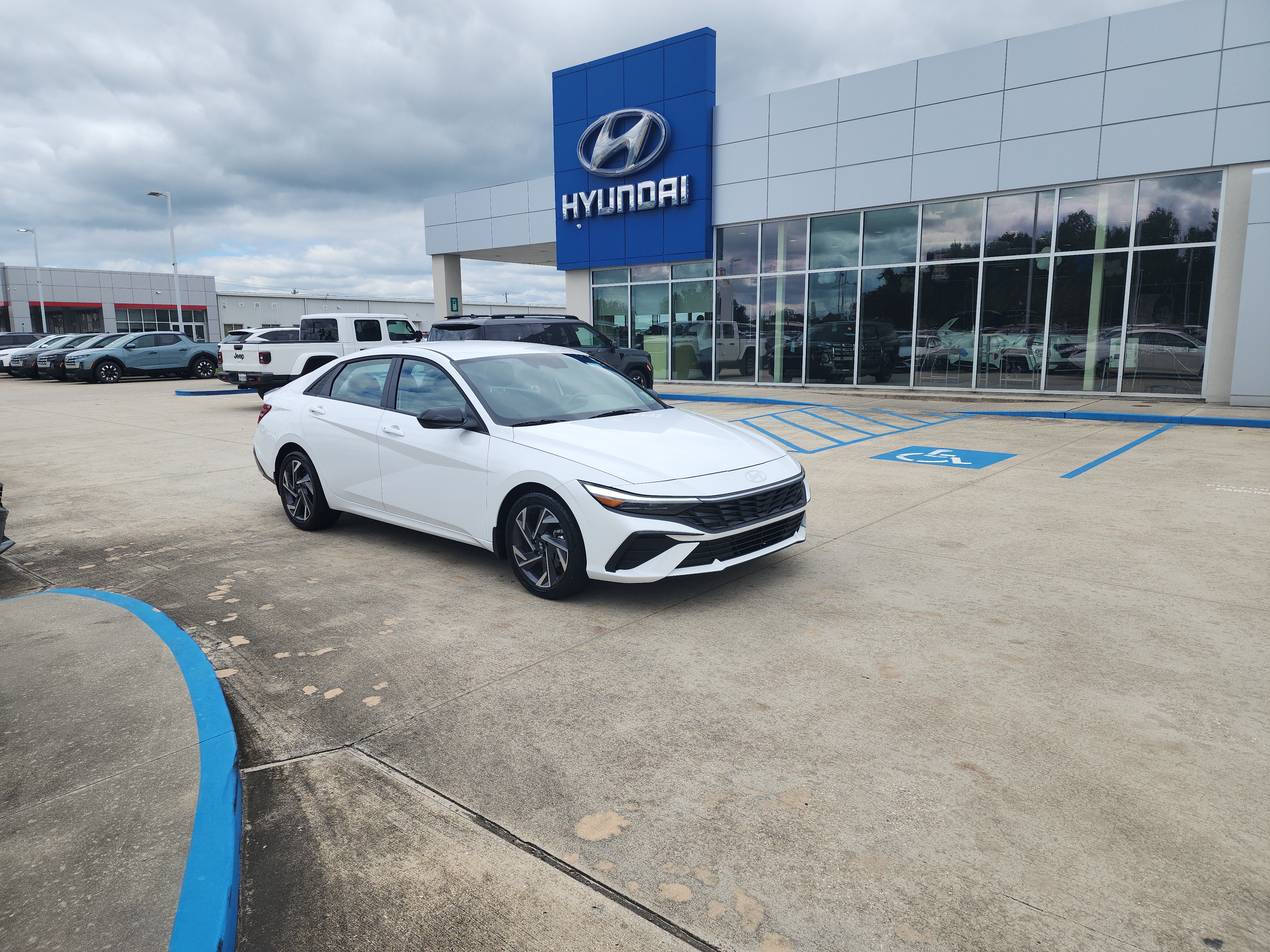 Used 2025 Hyundai Elantra Sport FWD image 1