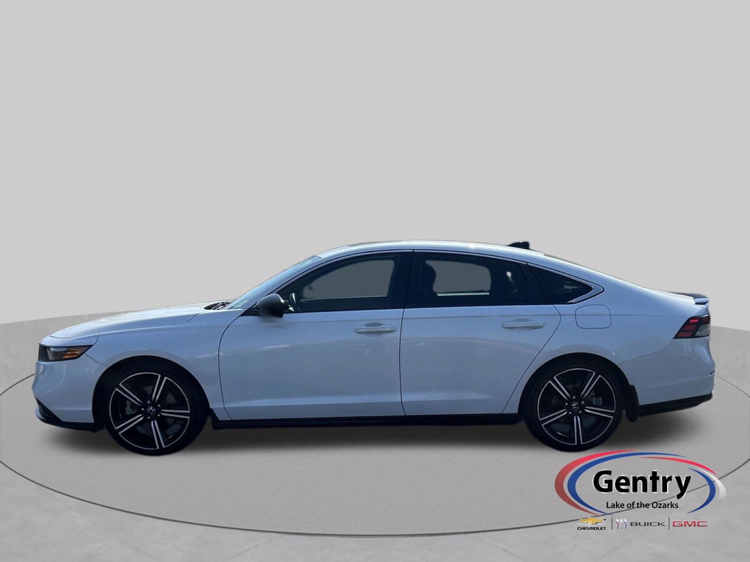 Used 2023 Honda Accord Sport image 2
