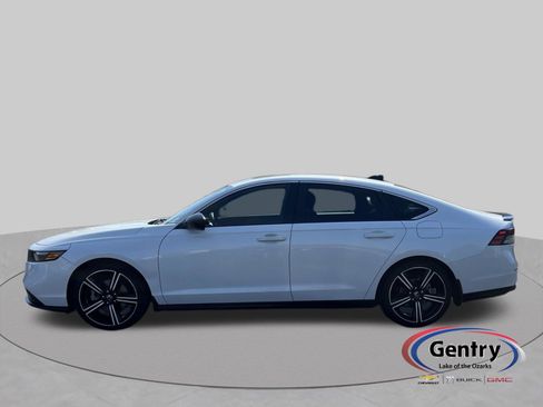 Used 2023 Honda Accord Sport image 2