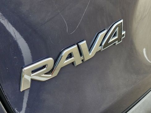 Used 2021 Toyota RAV4 XLE Premium image 12