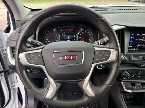 Used 2024 GMC Terrain SLE FWD image 27