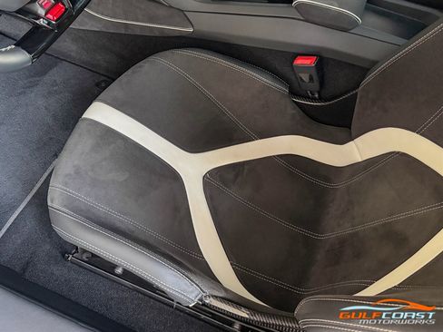 Used 2022 Lamborghini Huracan EVO RWD image 21