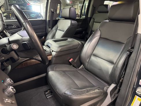 Used 2019 Chevrolet Suburban LT AWD/4WD image 17