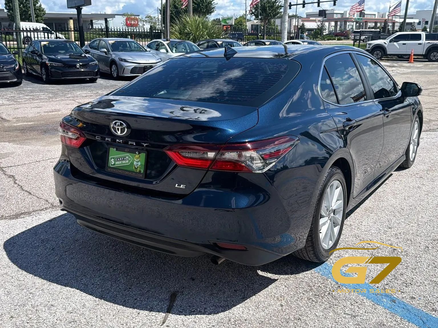 Used 2021 Toyota Camry LE FWD image 5
