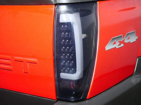 Used 2004 Chevrolet Avalanche 2500 w/ Preferred Equipment Group image 17