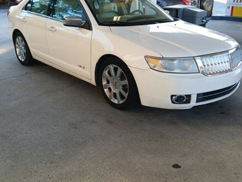 Used 2008 Lincoln MKZ image 2
