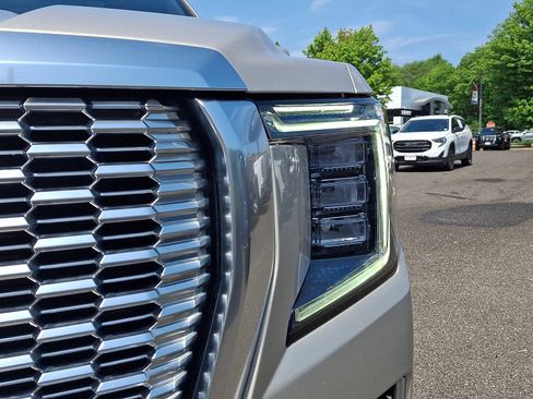 Used 2023 GMC Yukon Denali AWD/4WD image 11