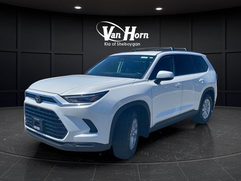 Used 2024 Toyota Grand Highlander AWD image 3