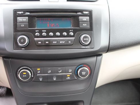 Used 2017 Nissan Sentra S FWD image 33