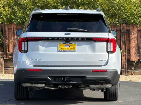 New 2026 Ford Explorer Active AWD/4WD image 5