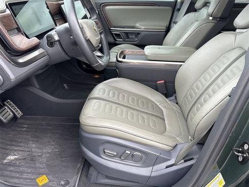 Used 2022 Rivian R1T Launch Edition image 12