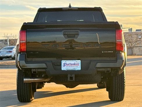 Used 2025 Toyota Tacoma TRD Off-Road image 8