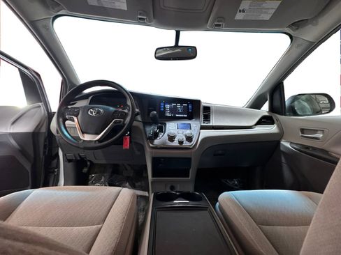 Used 2017 Toyota Sienna LE AWD/4WD image 12