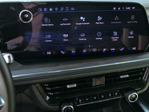 Used 2025 Chevrolet Suburban Z71 image 18