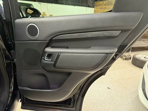Used 2023 Land Rover Discovery Metropolitan Edition AWD/4WD image 24