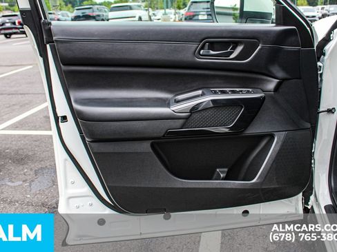 Used 2024 Nissan Pathfinder SV FWD image 39