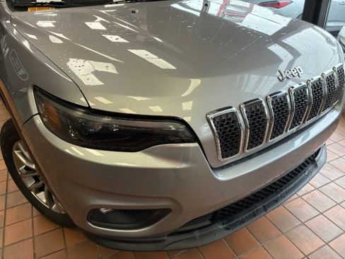 Used 2019 Jeep Cherokee Latitude Plus image 2