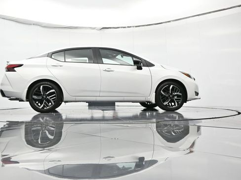 New 2025 Nissan Versa SR w/ Trunk Package FWD image 41