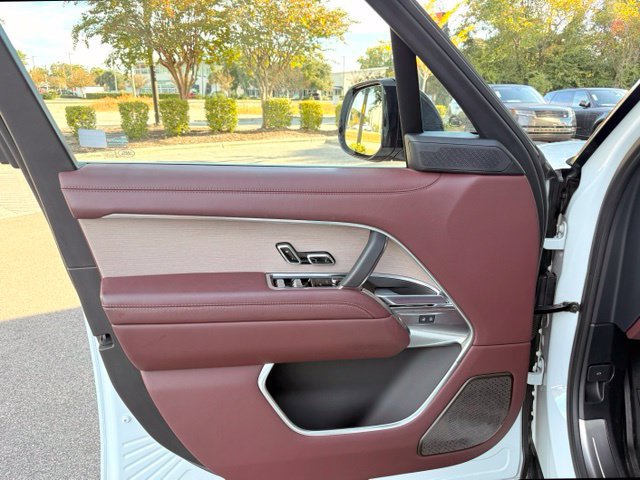 Certified 2024 Land Rover Range Rover Autobiography AWD/4WD image 9
