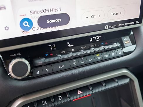 Used 2024 Toyota Tundra Limited image 21