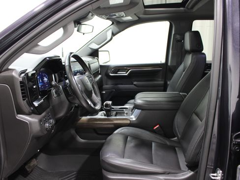 Used 2024 Chevrolet Silverado 1500 LT Trail Boss w/ LT Trail Boss Premium Package image 3