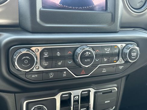 Used 2022 Jeep Wrangler Unlimited Sport AWD/4WD image 25