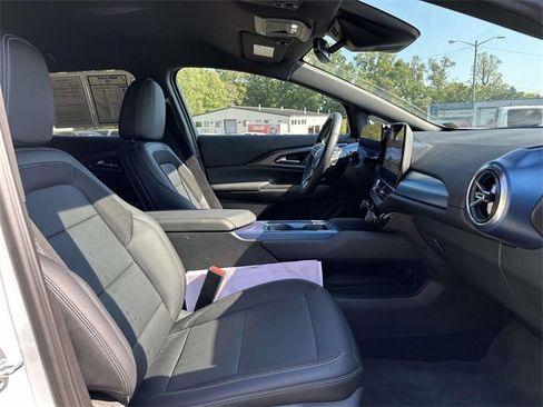 Used 2024 Chevrolet Equinox EV LT image 26