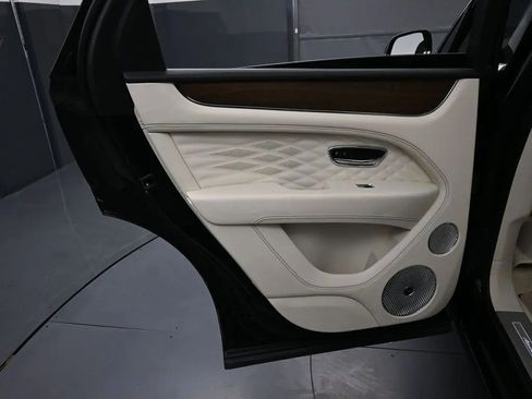 Certified 2024 Bentley Bentayga AWD/4WD image 25