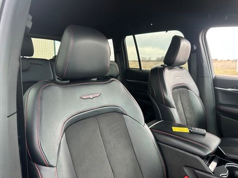 Used 2022 Jeep Grand Cherokee Trailhawk w/ Luxury Tech Group III image 31