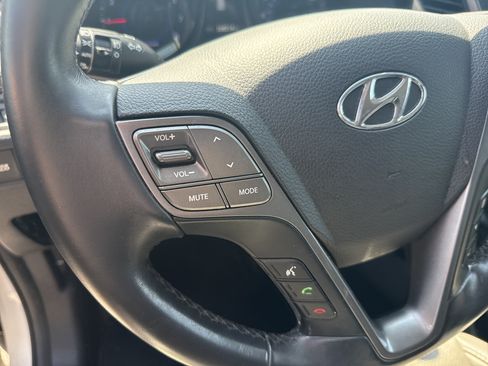 Used 2016 Hyundai Santa Fe SE w/ Option Group 02 FWD image 4