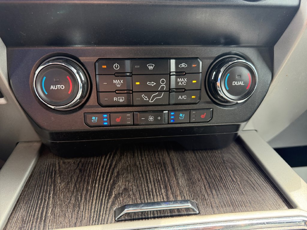 Used 2020 Ford F350 Lariat w/ Lariat Value Package AWD/4WD image 13