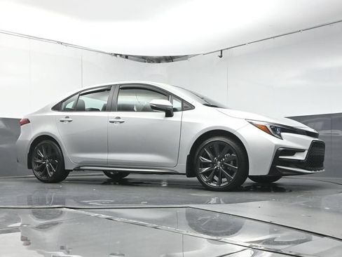 Used 2025 Toyota Corolla XSE FWD image 38