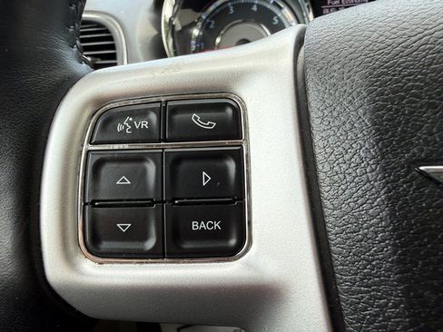 Used 2015 Chrysler Town & Country Touring-L w/ Driver Convenience Group FWD image 28
