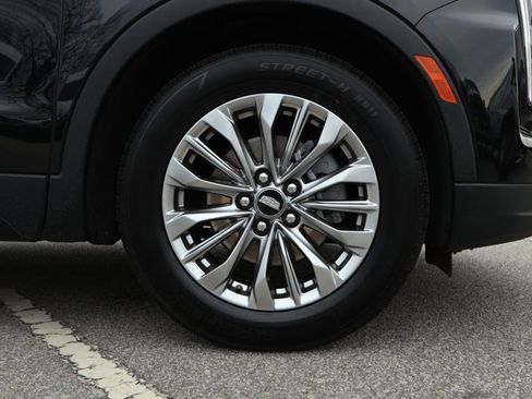 Used 2024 Cadillac XT4 Premium Luxury image 5