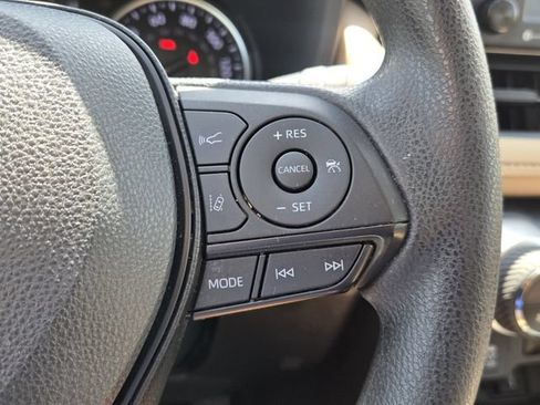 Used 2022 Toyota RAV4 XLE FWD image 24