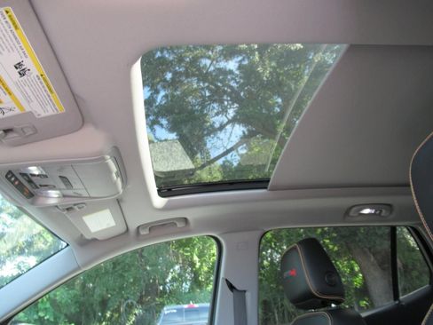 Used 2022 GMC Terrain AT4 w/ Infotainment Package II AWD/4WD image 17